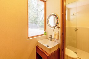 Scenic Haven Cozy Pet Friendly Retreat