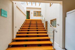 Scenic Haven Cozy Pet Friendly Retreat