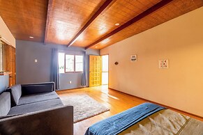 Scenic Haven Cozy Pet Friendly Retreat