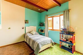 Scenic Haven Cozy Pet Friendly Retreat