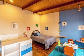 Scenic Haven Cozy Pet Friendly Retreat