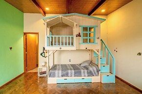 Scenic Haven Cozy Pet Friendly Retreat