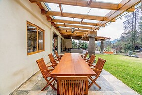 Scenic Haven Cozy Pet Friendly Retreat