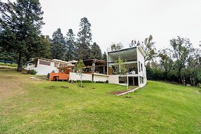 Scenic Haven Cozy Pet Friendly Retreat