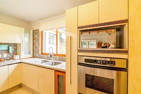 Scenic Haven Cozy Pet Friendly Retreat