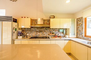 Scenic Haven Cozy Pet Friendly Retreat