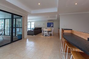 Pool & Putt Paradise