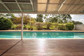 Pool & Putt Paradise