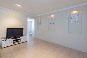 Pool & Putt Paradise