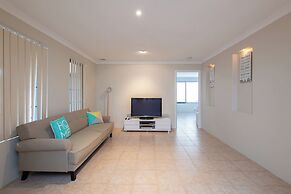 Pool & Putt Paradise