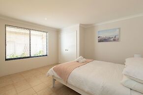 Pool & Putt Paradise