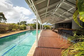 Pool & Putt Paradise