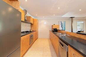 Pool & Putt Paradise