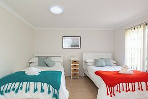 Pool & Putt Paradise