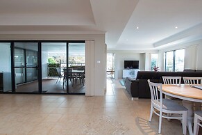 Pool & Putt Paradise