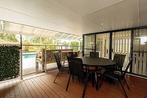 Pool & Putt Paradise