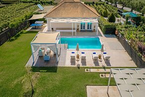 Madini Luxury Villa With Private Pool