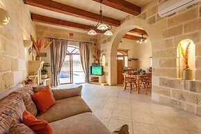 Centre Island Gozitan Farmhouse Pool
