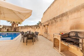 Centre Island Gozitan Farmhouse Pool
