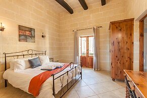 Centre Island Gozitan Farmhouse Pool