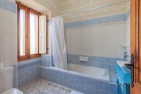 Centre Island Gozitan Farmhouse Pool