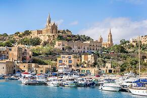Centre Island Gozitan Farmhouse Pool