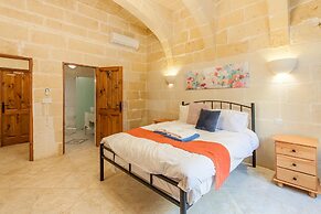 Centre Island Gozitan Farmhouse Pool