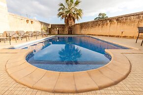 Centre Island Gozitan Farmhouse Pool