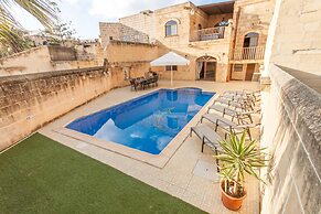 Centre Island Gozitan Farmhouse Pool