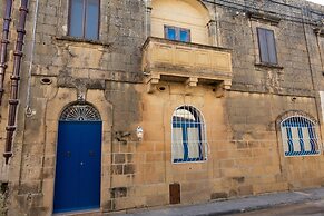Centre Island Gozitan Farmhouse Pool