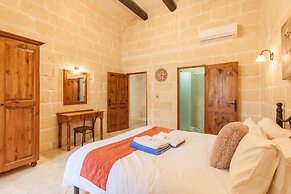 Centre Island Gozitan Farmhouse Pool