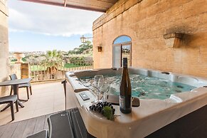 Centre Island Gozitan Farmhouse Pool