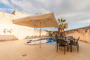 Centre Island Gozitan Farmhouse Pool