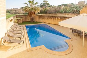 Centre Island Gozitan Farmhouse Pool