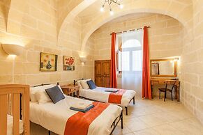 Centre Island Gozitan Farmhouse Pool