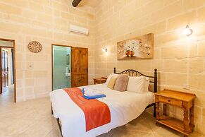 Centre Island Gozitan Farmhouse Pool