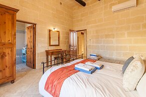 Centre Island Gozitan Farmhouse Pool