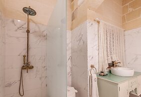 Centre Island Gozitan Farmhouse Pool