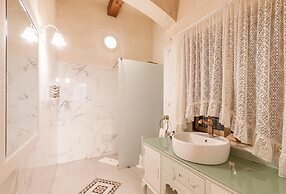 Centre Island Gozitan Farmhouse Pool