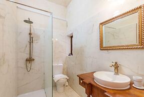 Centre Island Gozitan Farmhouse Pool