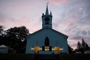 Cozy 2 BR by River- Crooked Steeple Hall