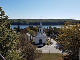 Cozy 2 BR by River- Crooked Steeple Hall