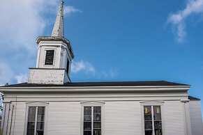 Cozy 2 BR by River- Crooked Steeple Hall