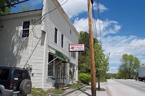 Cozy 2 BR by River- Crooked Steeple Hall