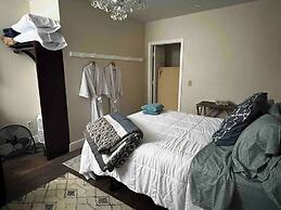 Cozy 2 BR by River- Crooked Steeple Hall