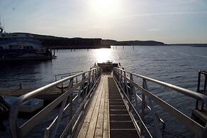 Cozy 2 BR by River- Crooked Steeple Hall