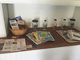 Cozy 2 BR by River- Crooked Steeple Hall