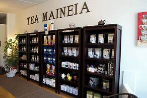 Cozy 2 BR by River- Crooked Steeple Hall