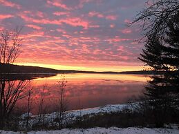 Cozy 2 BR by River- Crooked Steeple Hall