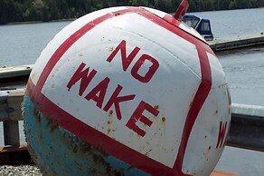 Cozy 2 BR by River- Crooked Steeple Hall